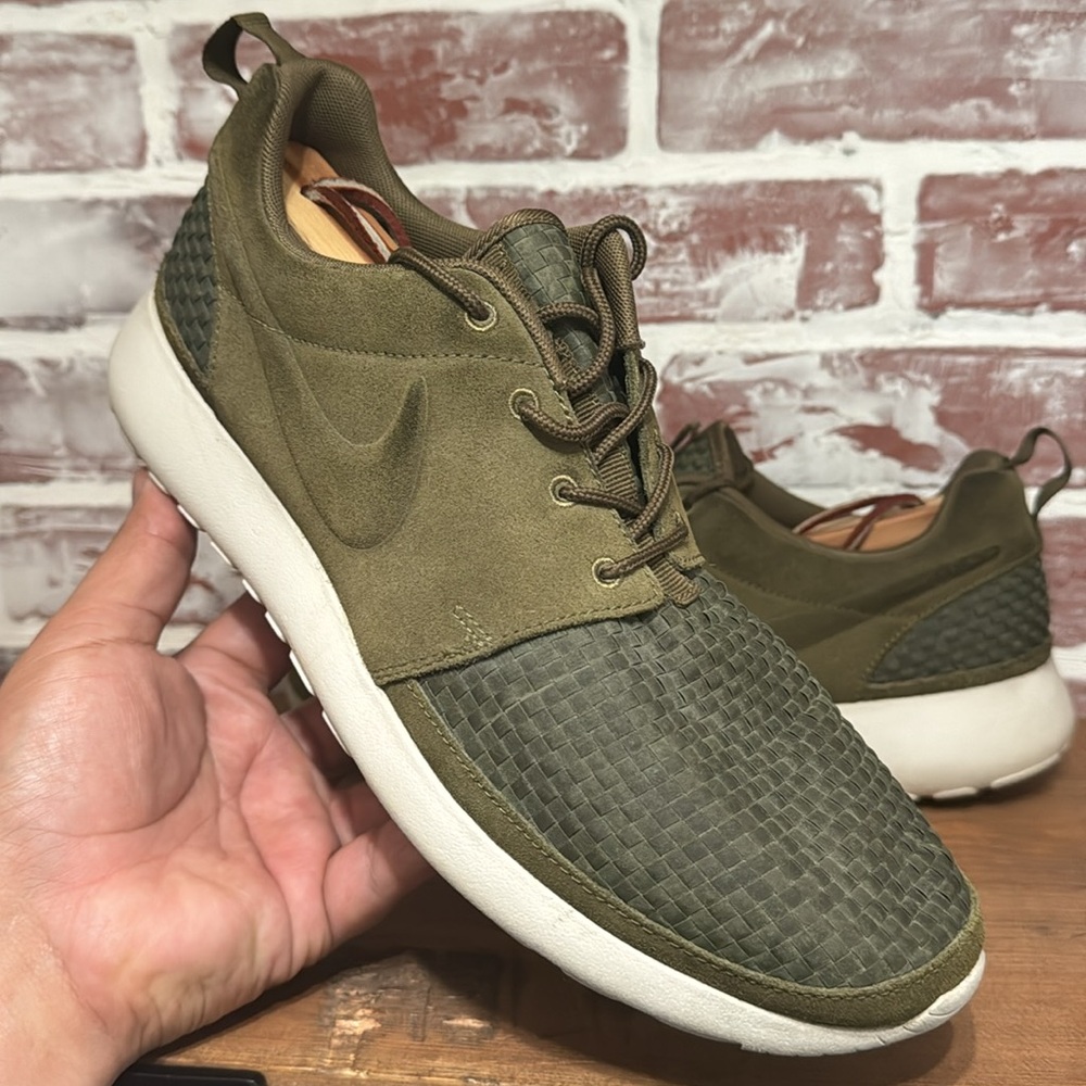 Nike Rosherun Woven Squadron Green Men’s shoes Sz 10.5